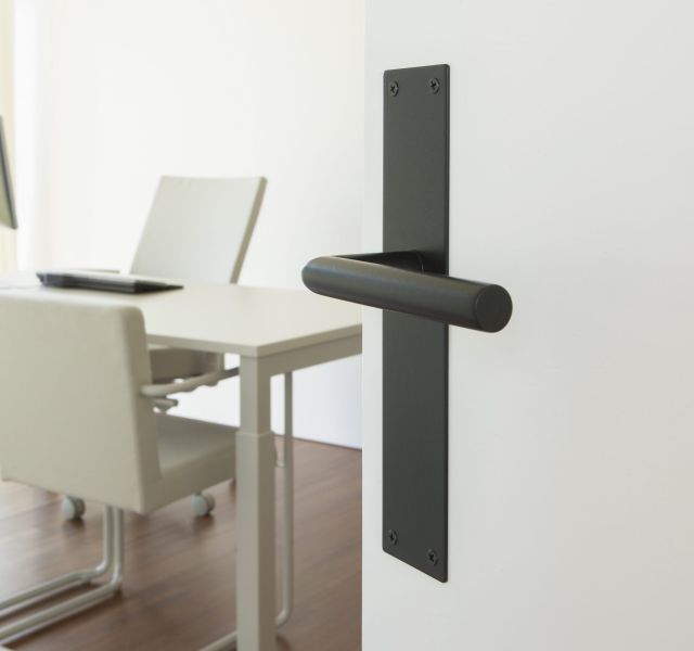 Beschl&auml;ge f&uuml;r Fenster & T&uuml;ren